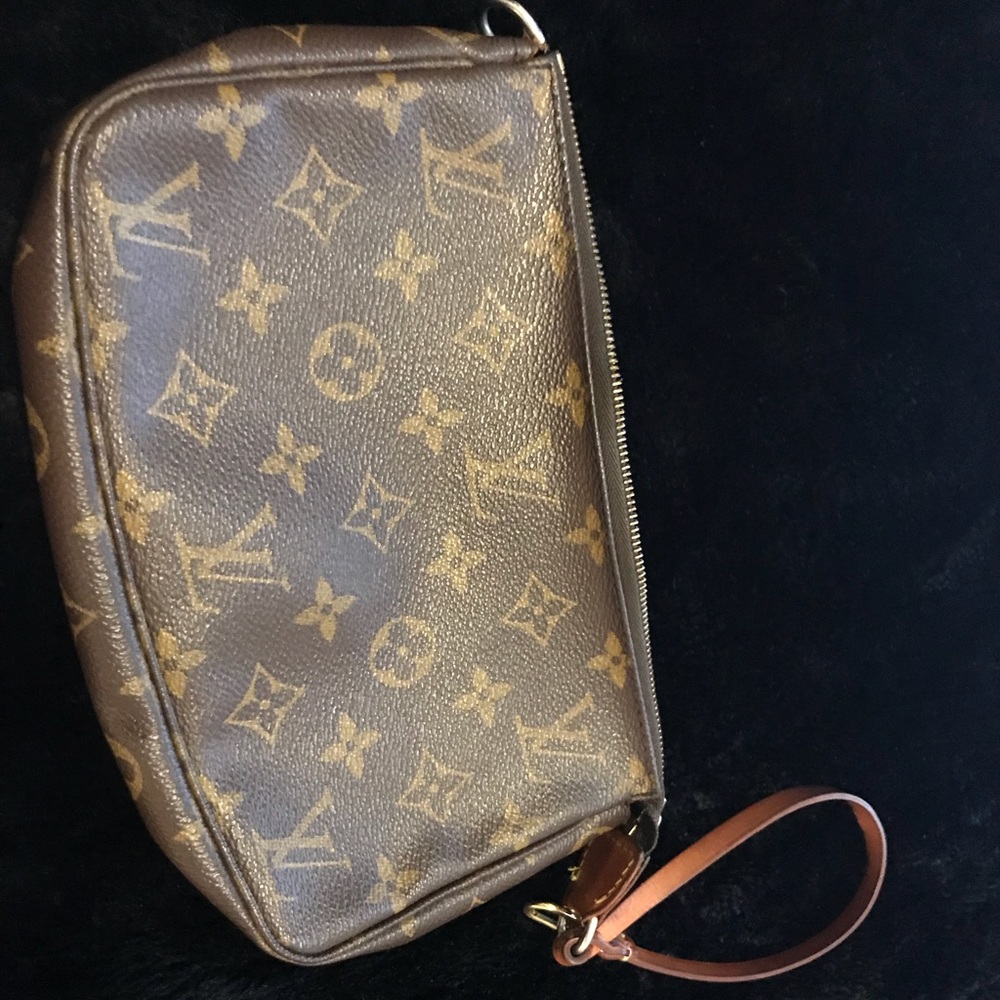 🛑SOLD🛑Louis Vuitton Pochete